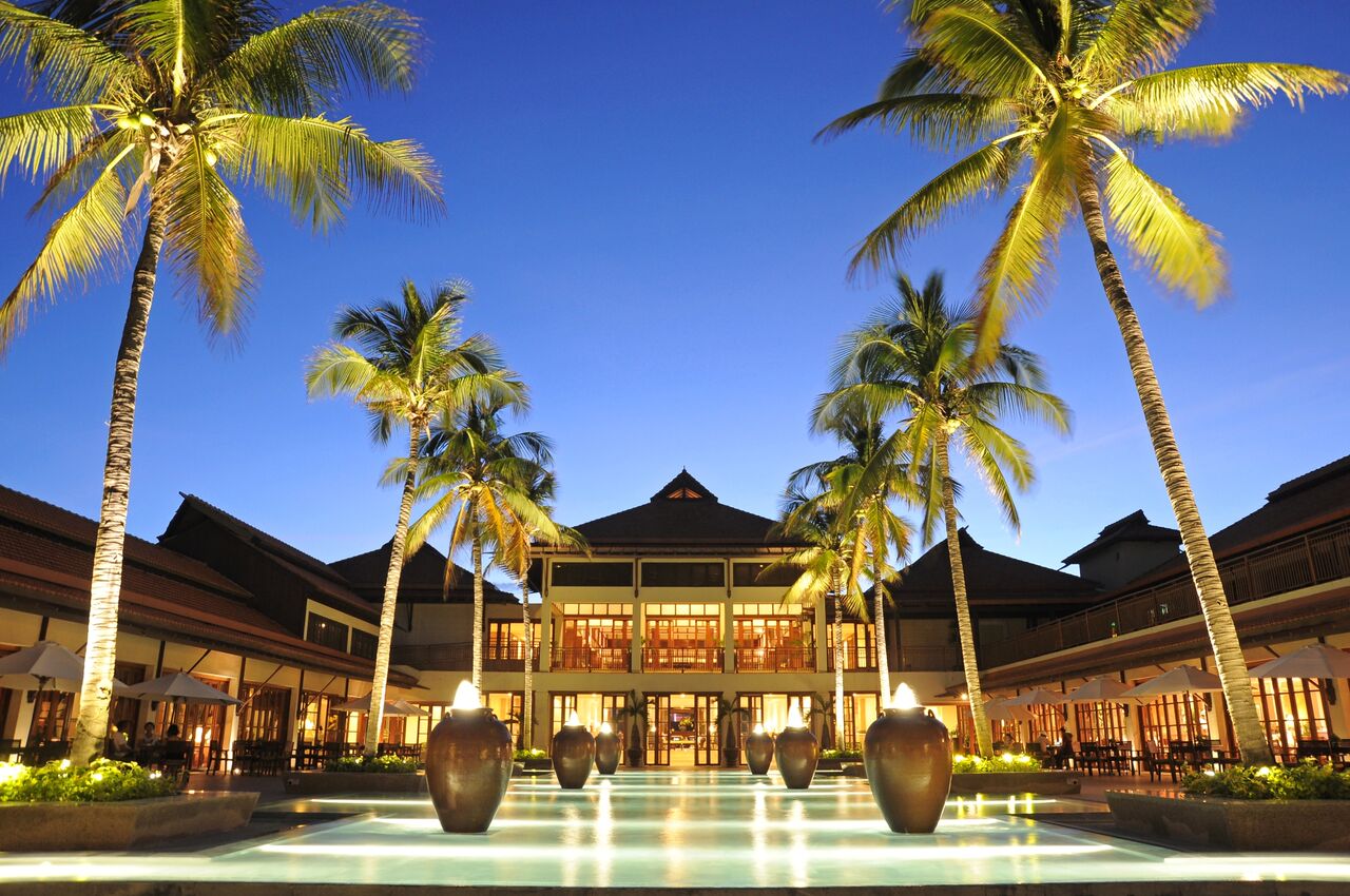 Furama Resort Danang - Courtyard (2)_preview.