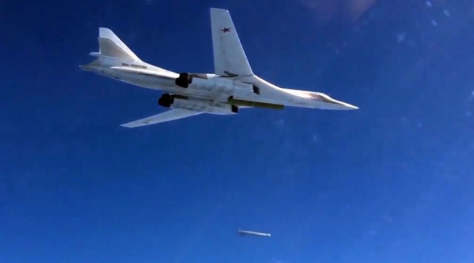 Máy bay ném bom chiến lược Tu-160 phóng tên lửa về