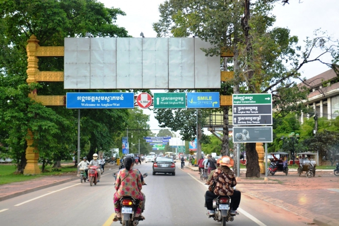 Ở đường phố Campuchia, người đi xe máy phần lớn kh