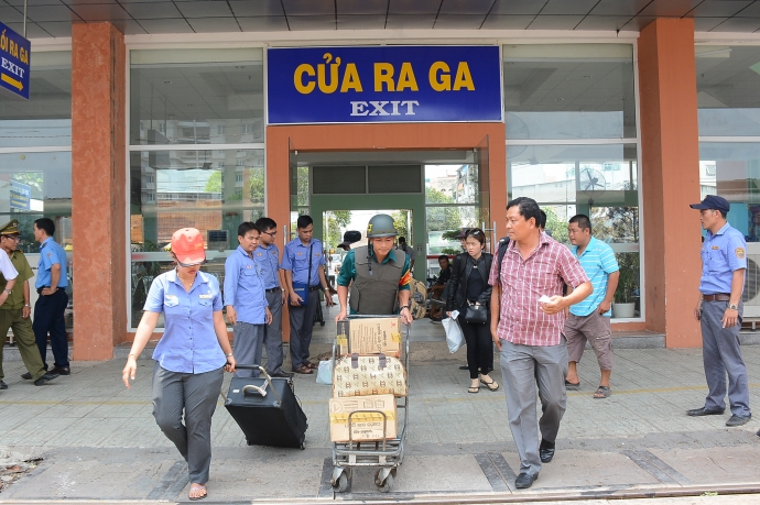 Ga Biên Hòa có lực lượng an ninh hỗ trợ xách hành 