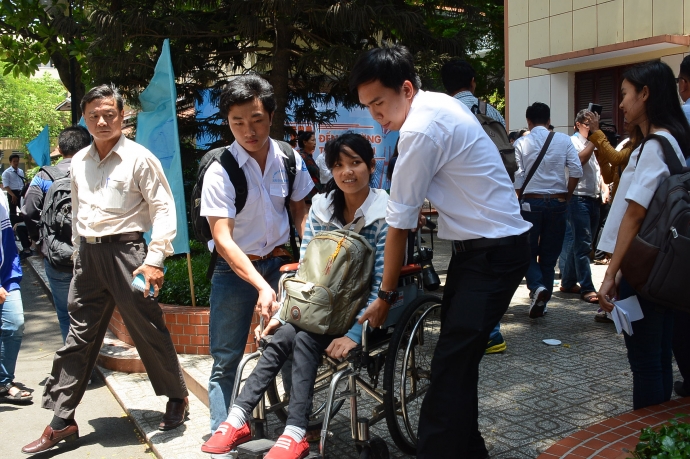 Sinh viên khuyết tật Phan Thị Kim Vân thường xuyên
