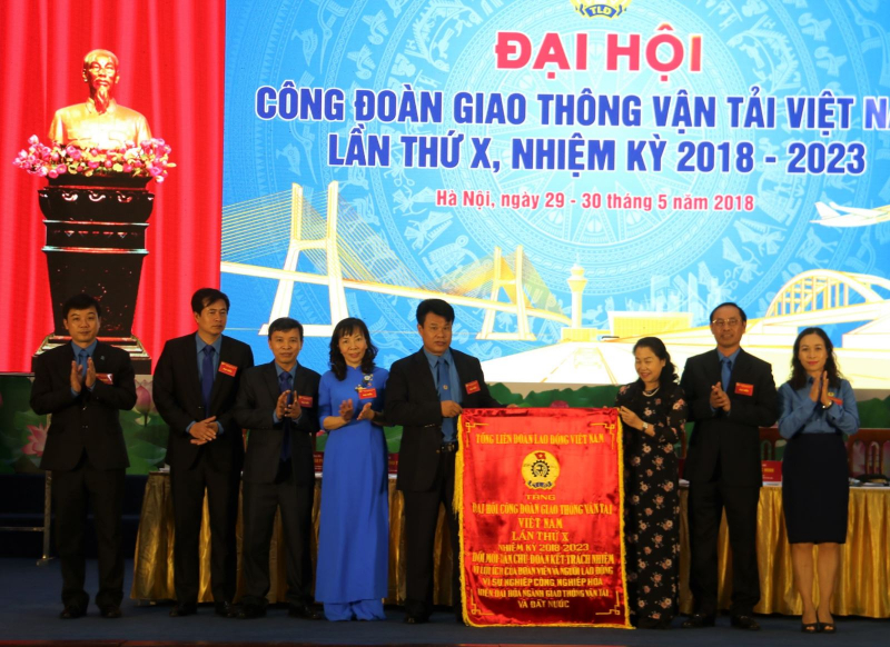 Tong-lien-doan-lao-dong-trao-buc-truong-cong-doan-