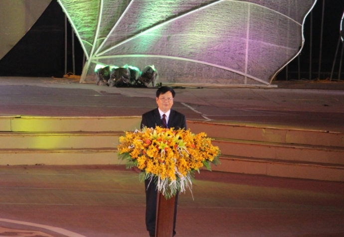 Hue- mai- tron- tinh- gia- ban- Festival- Hue- 201