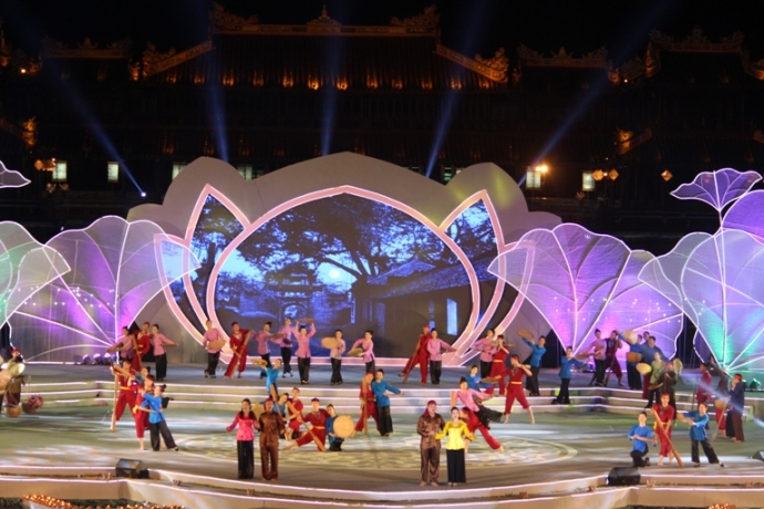 Hue- mai- tron- tinh- gia- ban- Festival- Hue- 201