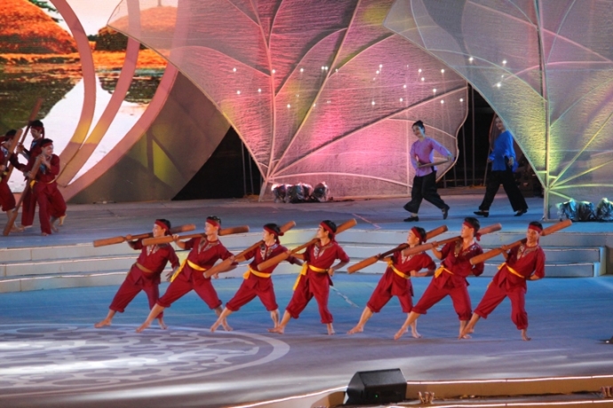 Hue- mai- tron- tinh- gia- ban- Festival- Hue- 201