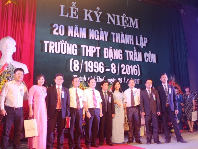 Khang- dinh- thuong- hieu- cua- mot- co- so- giao-