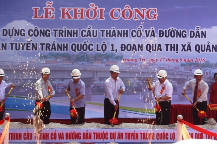 Thu- truong- Le- Dinh- Tho- phat- lenh- khoi- cong