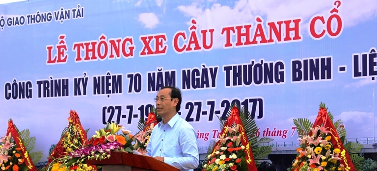 Thu- truong- Le- Dinh- Tho- phat- lenh- thong- xe-