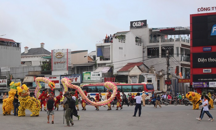 Quang- dien- duong- pho- soi- dong- hut- moi- anh-