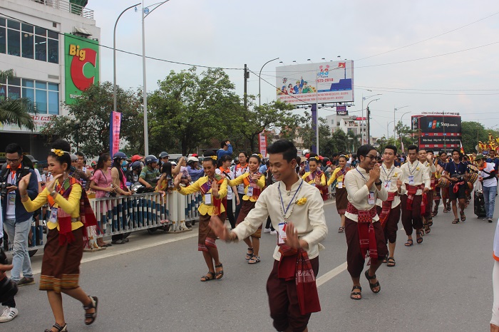 Quang- dien- duong- pho- soi- dong- hut- moi- anh-