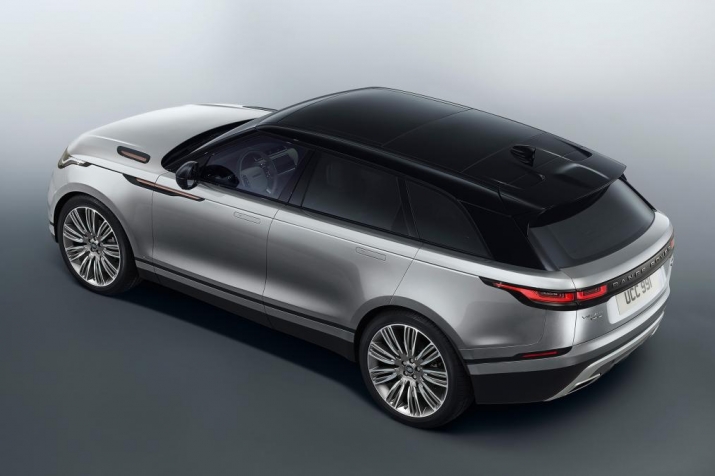 rr_velar_18my_031_glhd_pr_studio_010317