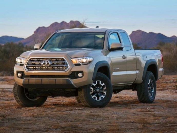 7. Toyota Tacoma SR 2017 - 23.660 $