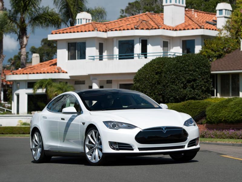 2015-Tesla-Model-S