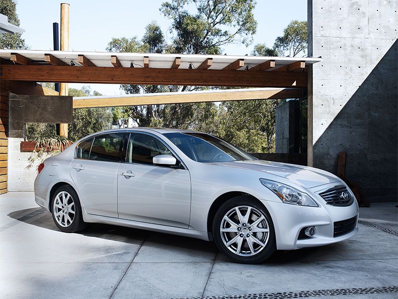 2012_Infiniti_G37_sedan