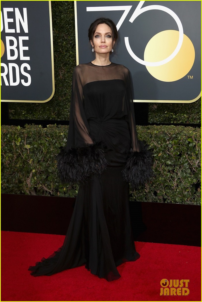 angelina-jolie-golden-globes-2018-red-carpet-02