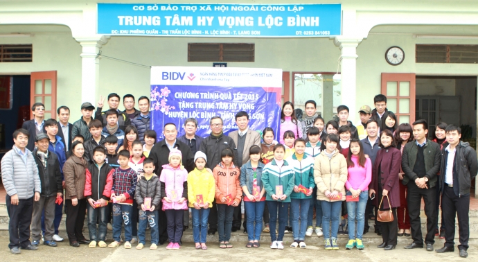 BIDV Ha Tay tai tro Trung tam Hy vong Loc Binh 1