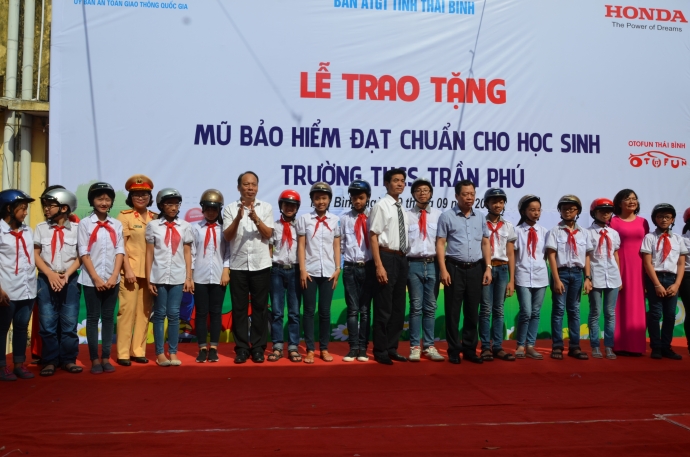 1000-hoc-sinh-Thai-Binh-duoc-nhan-MBH-moi1