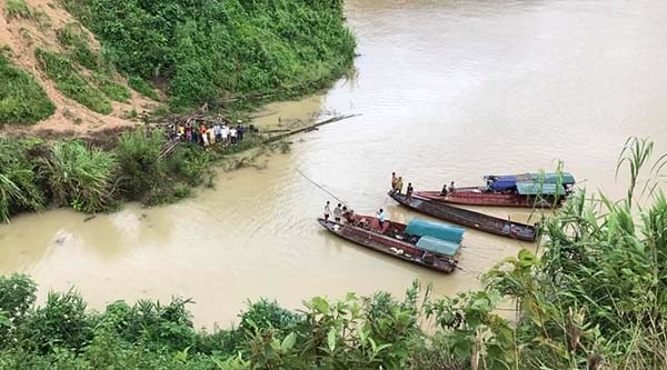 o-to-lao-cuong-long-ho-thuy-dien-Sơn-La