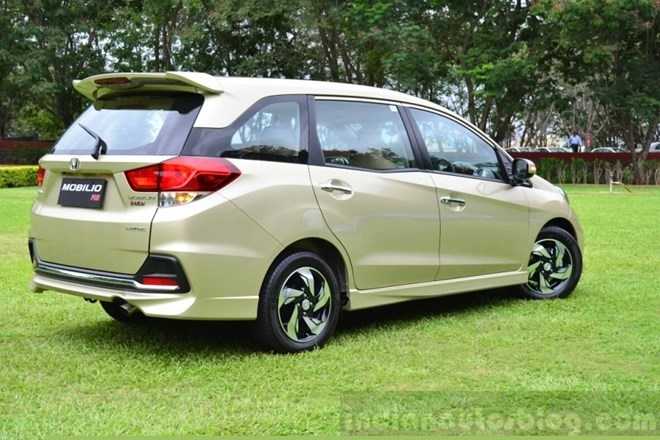 honda-mobilio-rs-india-live-image-front-three-quar