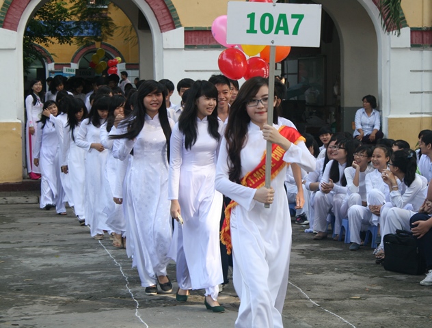 tphcm-khuyen-khich-nu-sinh-mac-ao-dai