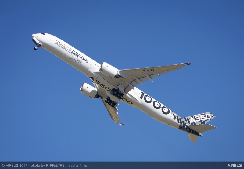 A350-1000 flying display pres