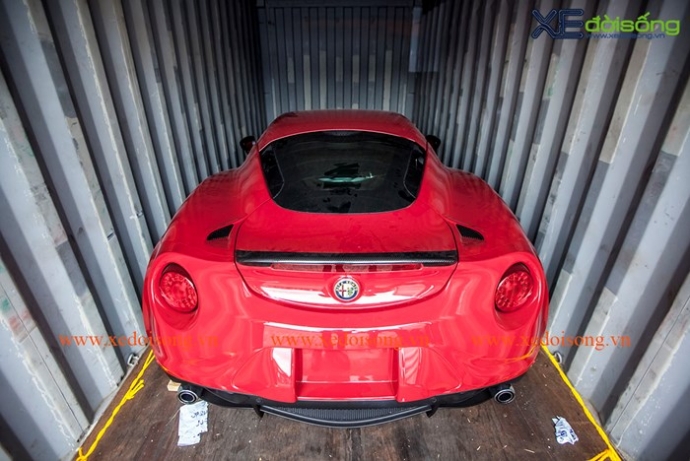 xedoisong_alfa_romeo_4c_2015_1st_vietnam_saigon_h3