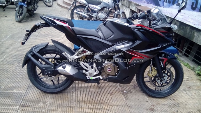 Bajaj-Pulsar-RS200-Demon-Black-side-Fear-the-Black