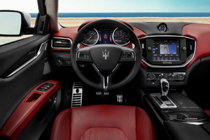 2014-Maserati-Ghibli-S-Q4-cockpit