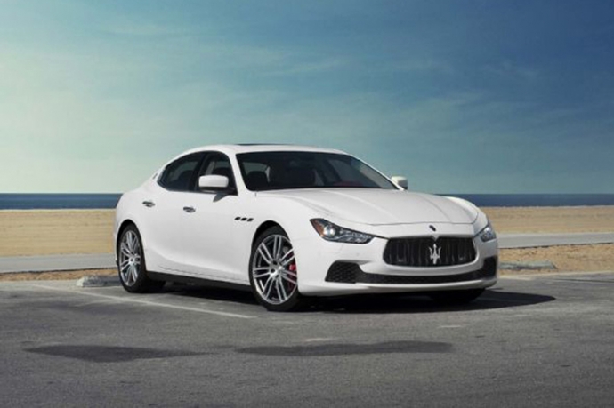 2014-Maserati-Ghibli-S-Q4-front-three-quarters