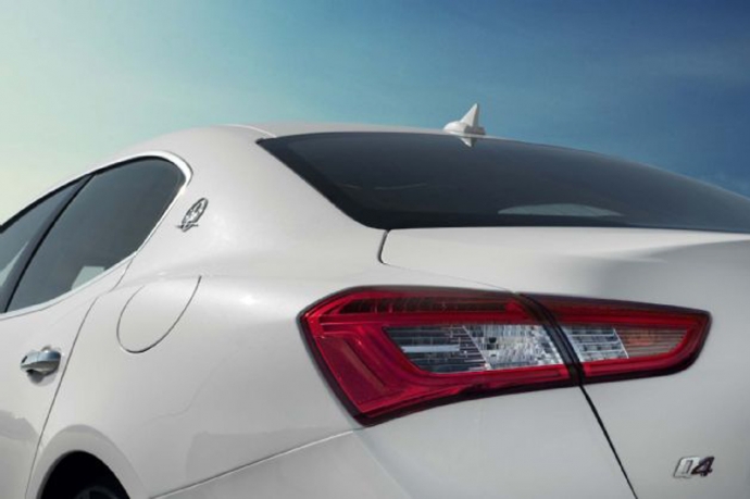 2014-Maserati-Ghibli-S-Q4-rear-taillight