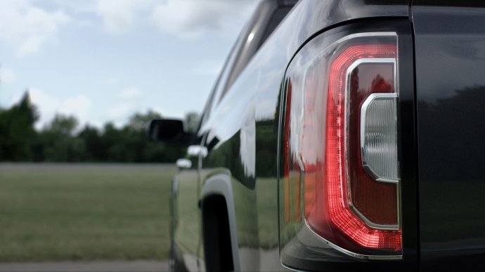 2016-gmc-sierra-shows-off-its-new-face-video-photo