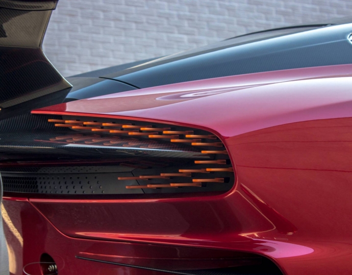 Aston-Martin-Vulcan-10