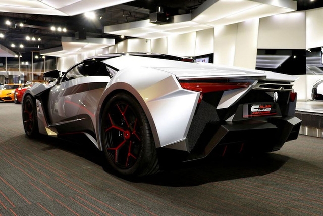 ngam-ky-sieu-pham-fenyr-supersport-bang-xuong-bang