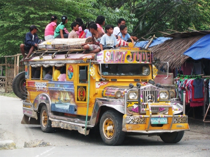 philippines-tay-sung-bat-ngo-chiem-xe-jeep-cho-26-