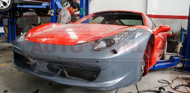 sieu-xe-ferrari-458-italia-gap-nan-tai-xuat-vao-tu