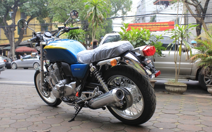 xegiaothong_Honda_CB1100_phien_ban_dac_biet_mau_xa