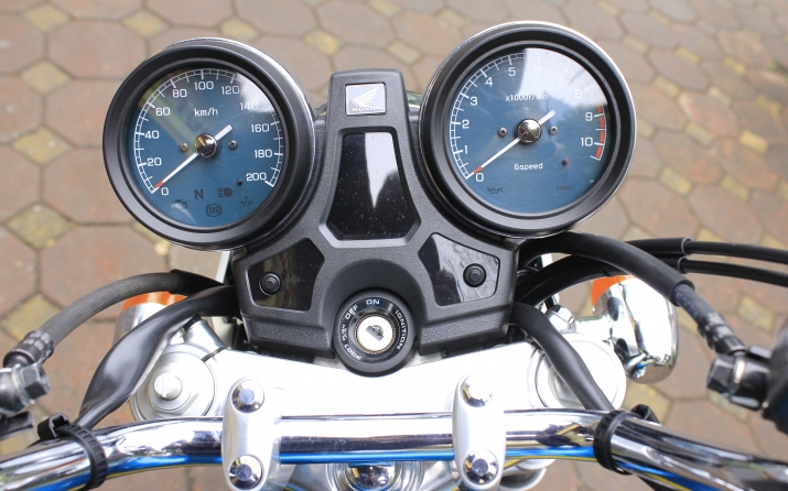 xegiaothong_Honda_CB1100_phien_ban_dac_biet_mau_xa