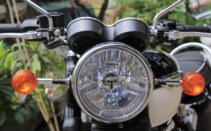 Xegiaothong_Triumph_Bonneville_2016_dau_tien_tai_v