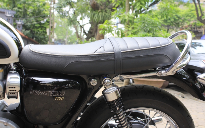 Xegiaothong_Triumph_Bonneville_2016_dau_tien_tai_v