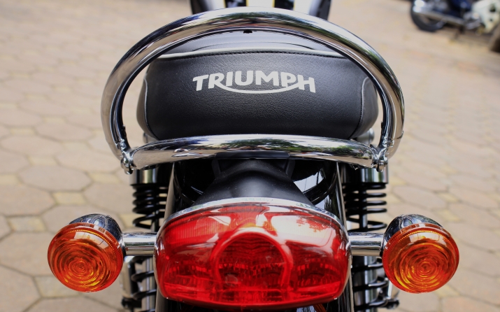 Xegiaothong_Triumph_Bonneville_2016_dau_tien_tai_v