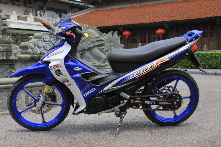 Xegiaothong_xe_no_yamaha_125ZR_gia_200_trieu_dong 