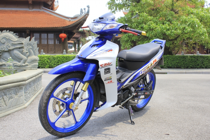 Xegiaothong_xe_no_yamaha_125ZR_gia_200_trieu_dong 