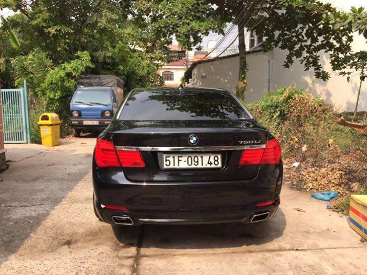 xegiaothong_ban_xe_bmw_750i (1)