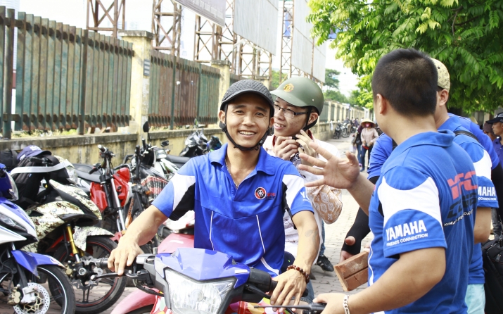 Xegiaothong_clb_yamaha_tiep_suc_mua_thi (6)