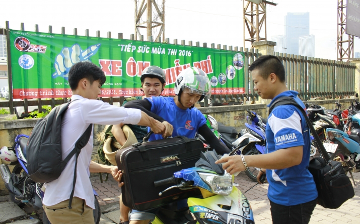 Xegiaothong_clb_yamaha_tiep_suc_mua_thi (9)