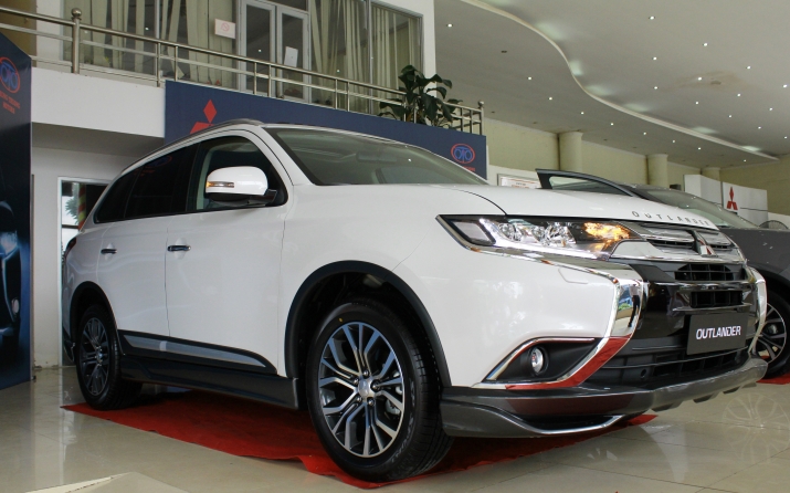 Xegiaothong_mitsubishi_outlander_2016-dau_tien_ve_