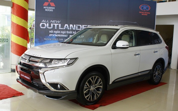 Xegiaothong_mitsubishi_outlander_2016-dau_tien_ve_