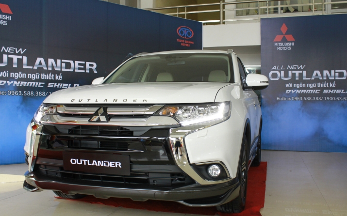 Xegiaothong_mitsubishi_outlander_2016-dau_tien_ve_