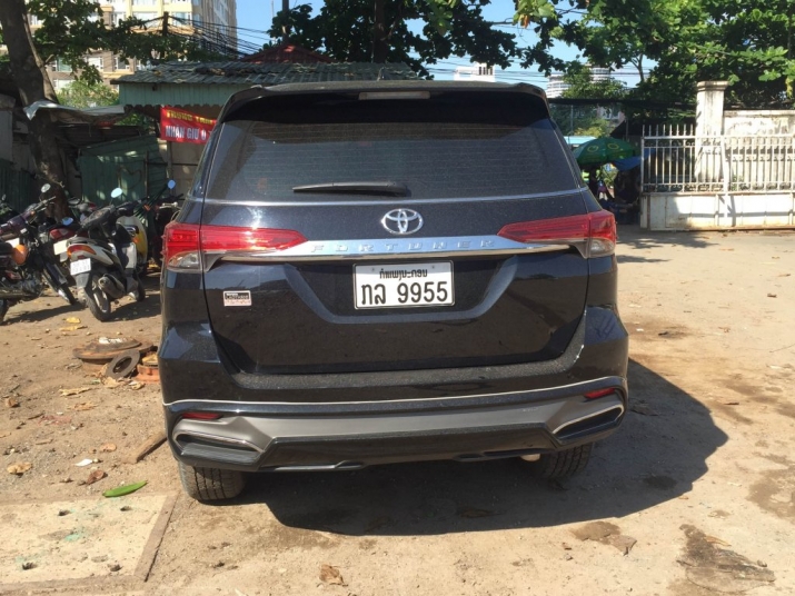 Xegiaothong_toyota_foturner_2016_dau_tien_tai_viet