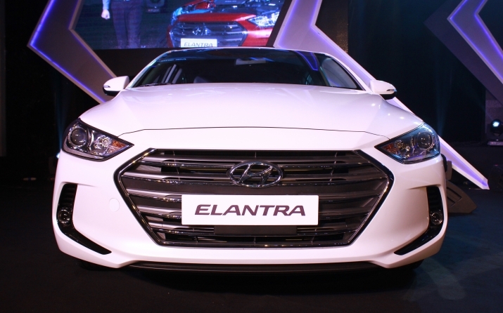 xegiaothong_hyundai_elantra_ra_mat_tai_viet_nam_gi